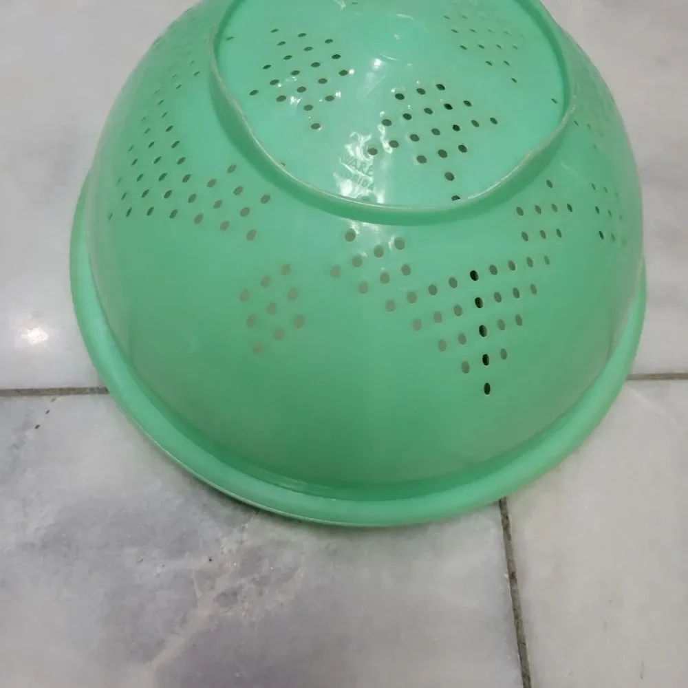 Vintage 3 Quart Tupperware Jadite Green Colander Strainer 339-8